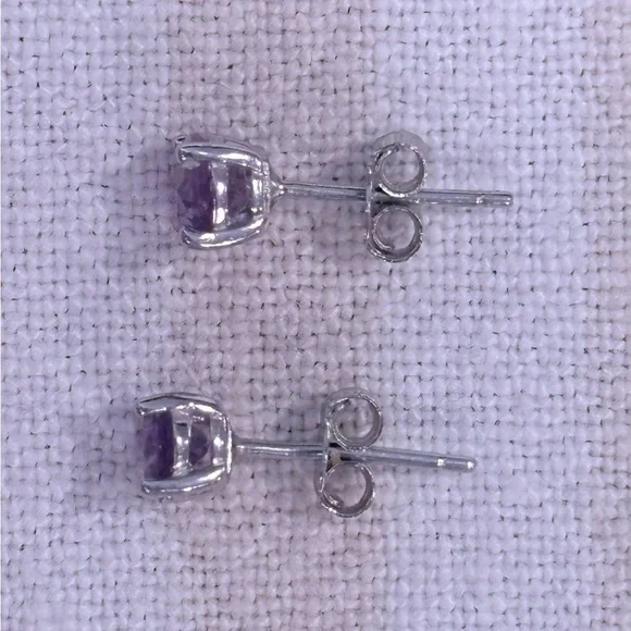 Gorgeous!!! Vintage Rare Authentic Amethyst Stud Basket Earrings set in Silver - Picture 7 of 10
